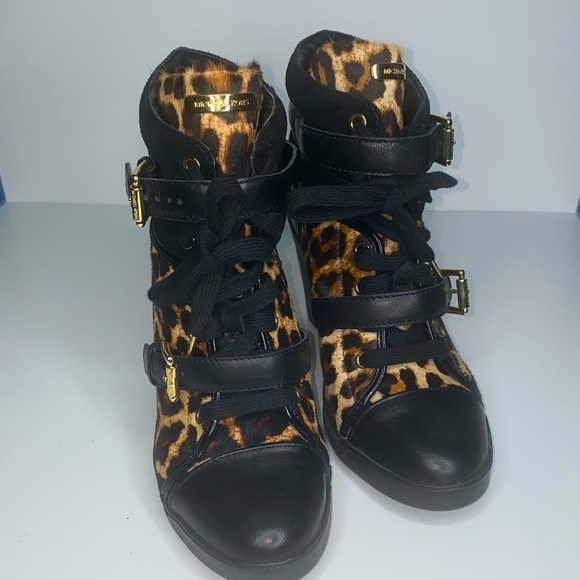 Leopard print calf hair wedge sneaker. - Picture 2 of 5